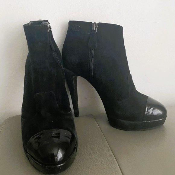 Authentic Chanel Black Suede Patent Leather CC Logo Booties Boots EU 37 US 6.5-7 - Picture 1 of 12